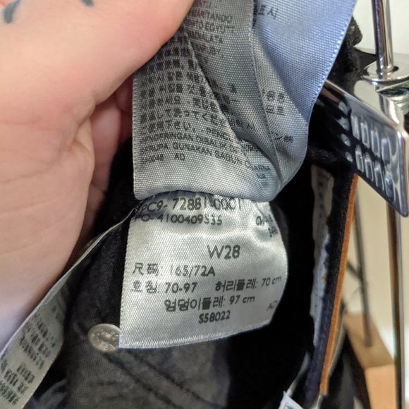 NWT Levi's Black Distressed Biker Slouch Short - Picture 10 of 11